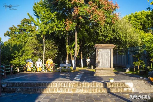 环荆州古城一圈，打卡天下第一关羽祠，叹往昔峥嵘岁月稠