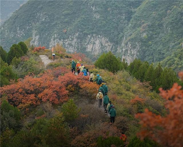 中乔体育以专业装备护航，十城徒步向自由出发