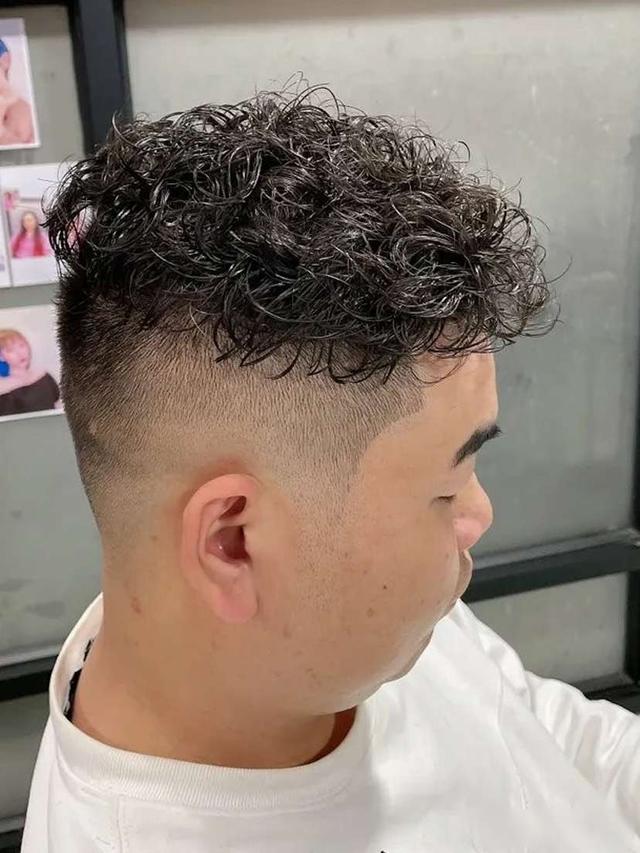 不建议50+男人留的发型！自以为洋气	，实际叔味很重，油腻感十足