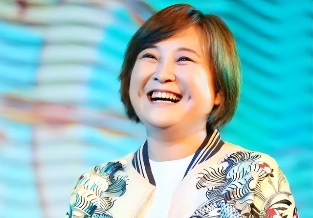 “消失”一年后，43岁的贾玲官宣喜讯，全网恭喜，终于等到这一天