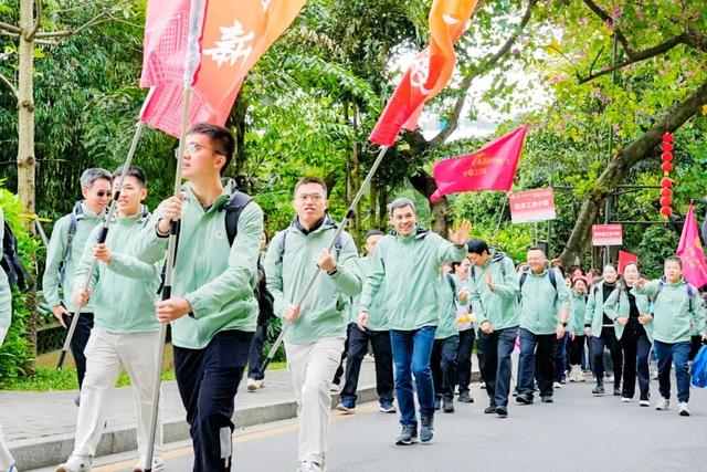 向上攀登！广中医三院2025年职工登山活动圆满举行