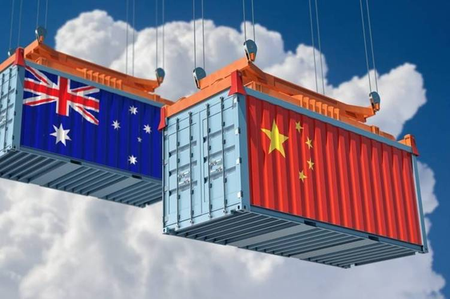 全面反华？卡尼正式通知中国：加征25％关税，中企必须卷铺盖走人