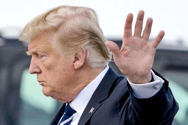 52：47，特朗普没等来别人的掌声，先收到总统兵权被限通告