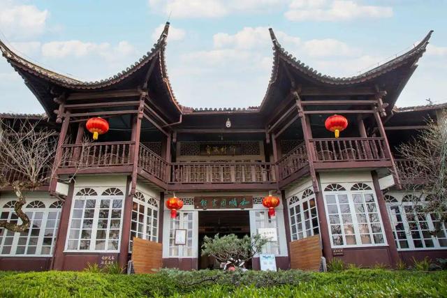 云南一座古村，坐落在国家5A级景区内，藏着全国最大的乡村图书馆