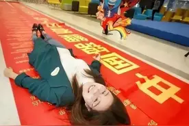 那个被支付宝1亿奖金砸中的“锦鲤女孩”，5年之后，如今过得如何图片