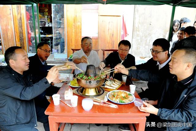 甘肃省陇南市宕昌县，哈达铺镇红军长征经过90周年纪念盛世。