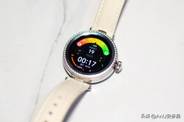 将要收假，一个通透的手表，荣耀亲选 SAGA 智能手表2 璀璨版