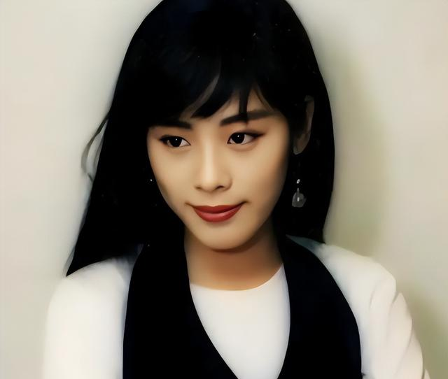 看得出来，关淑怡的事变真不少，新闻一曝出就让人觉得她像是从