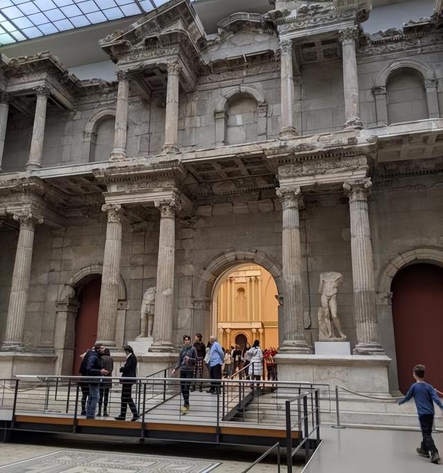 禁止拍照却人潮涌动，埃及艳后胸像征服全球，德国考古手法遭质疑