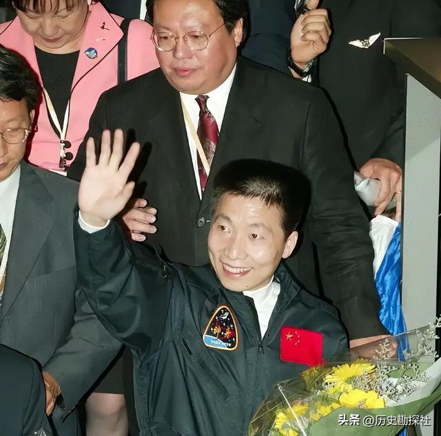 我国首位航天员杨利伟，被授予少将军衔，退休后能享受什么待遇？