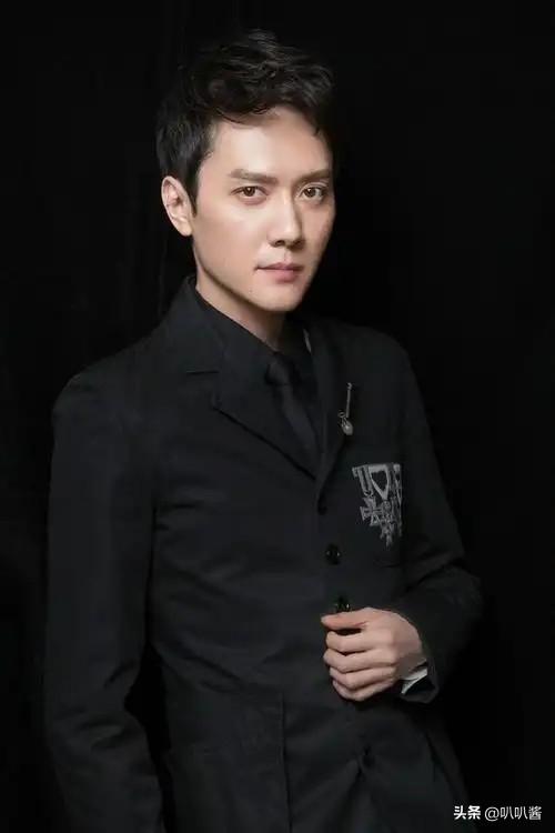 官方发文，高调官宣38岁赵丽颖喜讯，让冯绍峰和整个娱乐圈沉默了