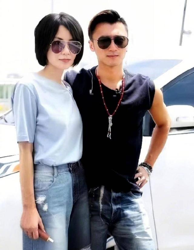 王晶曝谢霆锋张柏芝离婚原因：她很爱小谢，却经常边做饭边骂男方