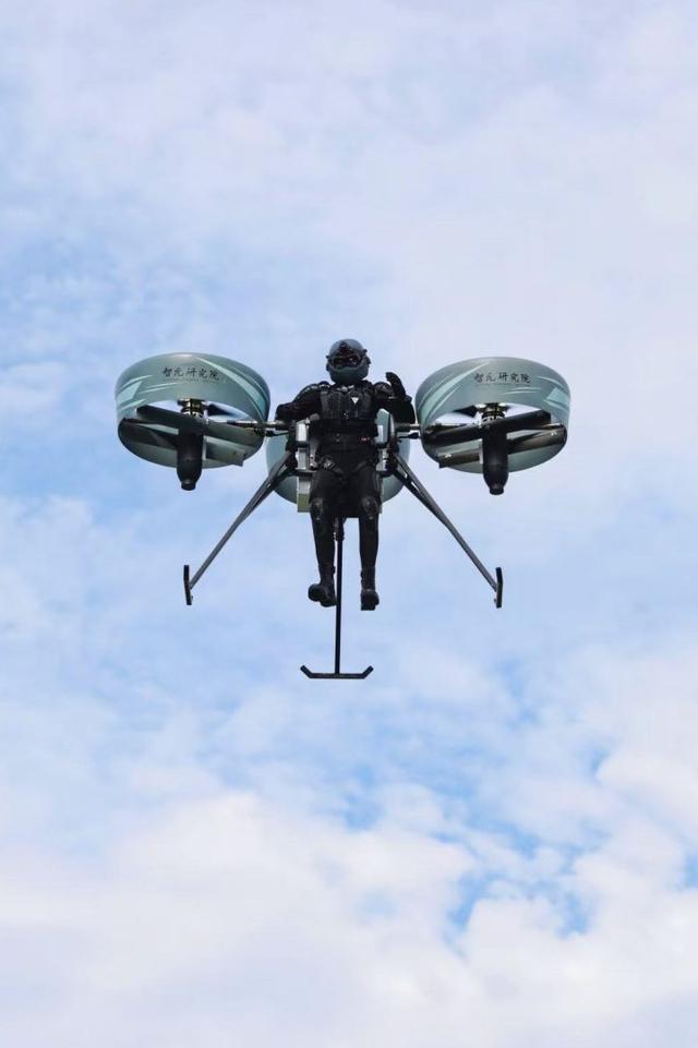 穿上飞行器，就能飞上千米高空！杭州造出全球首款“穿戴式飞行器”，最快明年上市