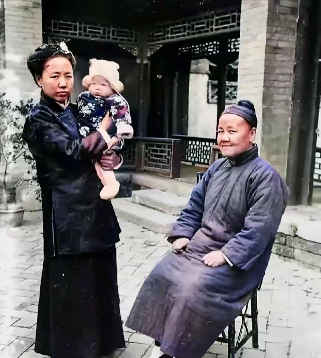 清末老照片：名妓果然是名妓，比后宫佳丽好看太多，富太太也追星