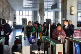 首趟！临汾“银发旅游列车”开行→图片