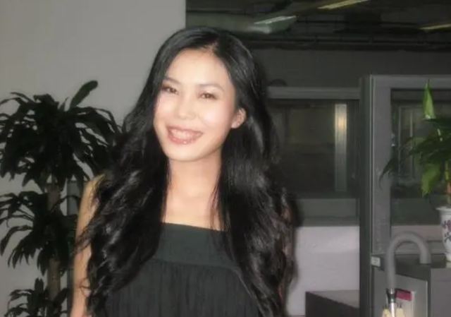 春晚爆红后，她洗完澡从23楼一跃而下，临终时最后喊了声“妈妈”