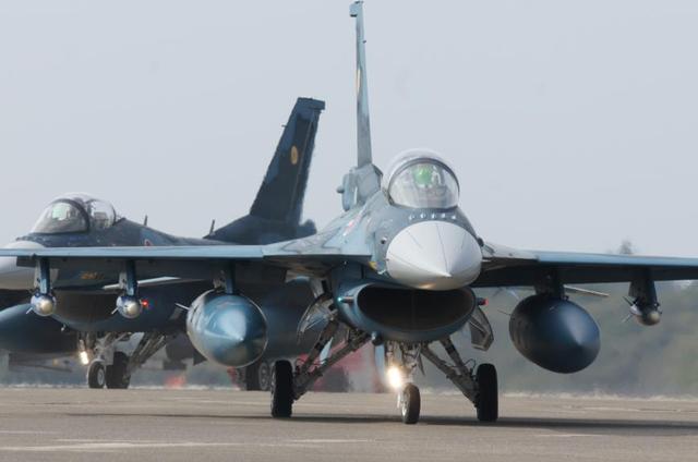 12架日机实弹起飞，直扑辽宁号？美媒直接报丧：被解放军全面碾压