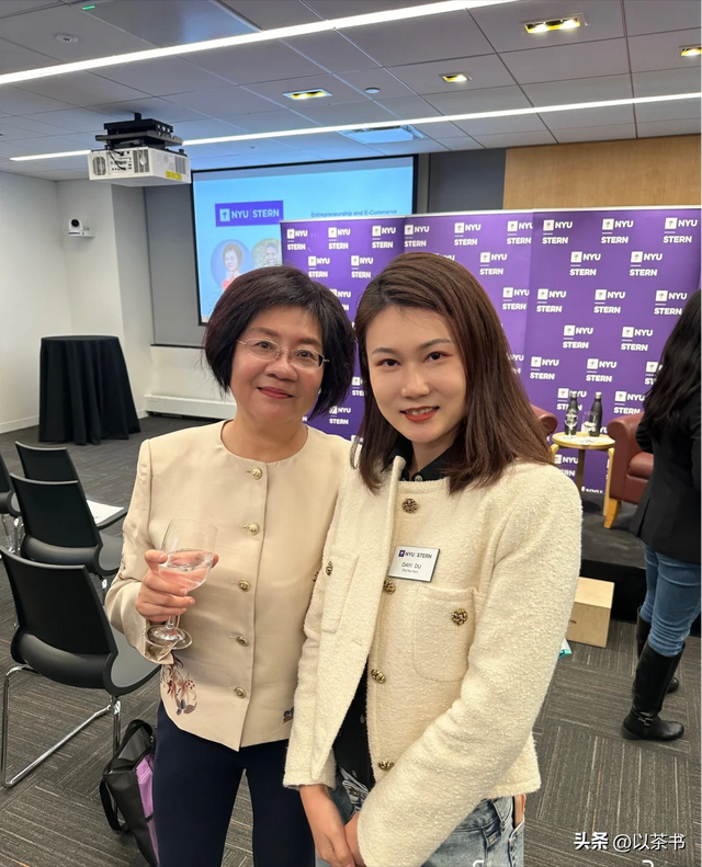 原来李国庆前妻是她，多次上演“互撕”戏码，离婚后整个人大变样