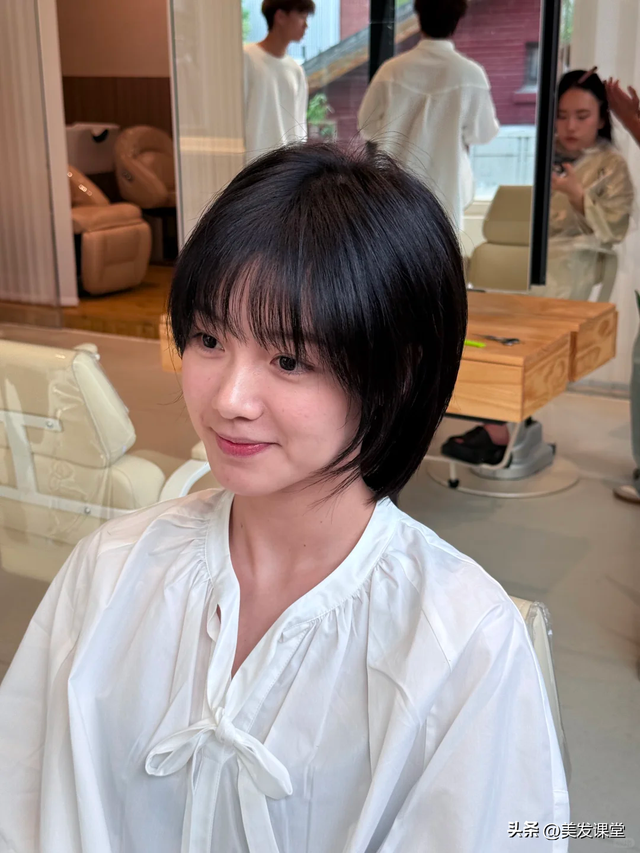 极简贴耳短发｜高级挂耳短发遇到锁骨发，越看越“高级”