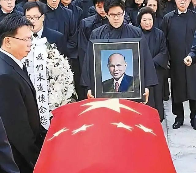 这次，现身九三阅兵的霍家，揭开李嘉诚仅剩的体面，霍震霆说对了