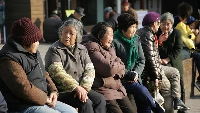 中国将迎人口死亡高峰！22年1041万，23年1100万，去年死亡多少？