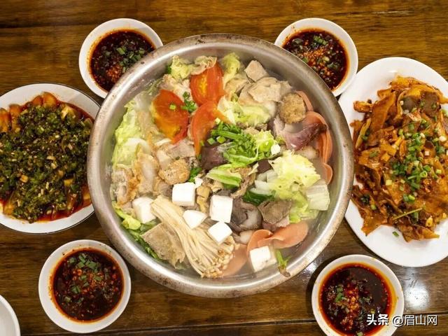 瓦屋山看雪、水街穿越、湖畔篝火……很难不爱眉山的元旦