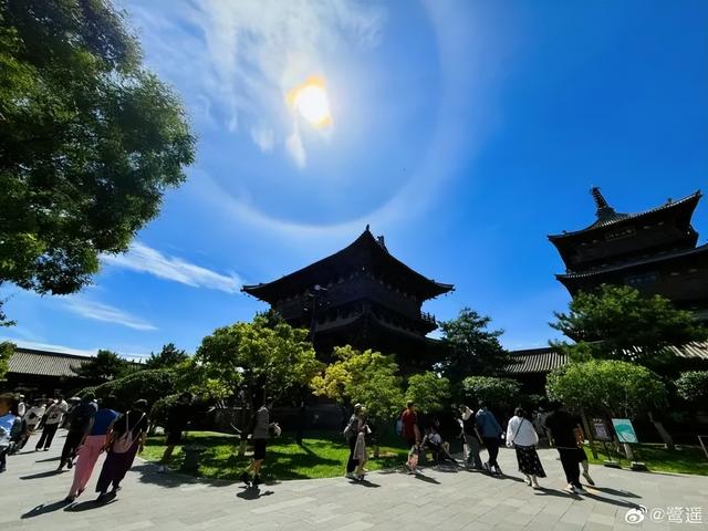 油画朝霞、超大日晕…最近山西的天美绝了！但接下来高温、大风、雷电…