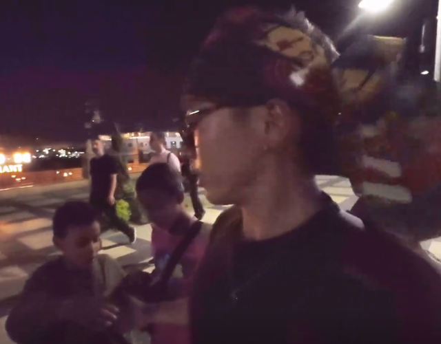 专坑中国人？中国游客在埃及排队给小费，大巴工作人员伸手就要钱