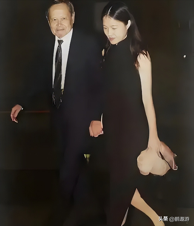 杨振宁因病逝世！刚过完103岁生日，最后一次亮相是为妻子庆生