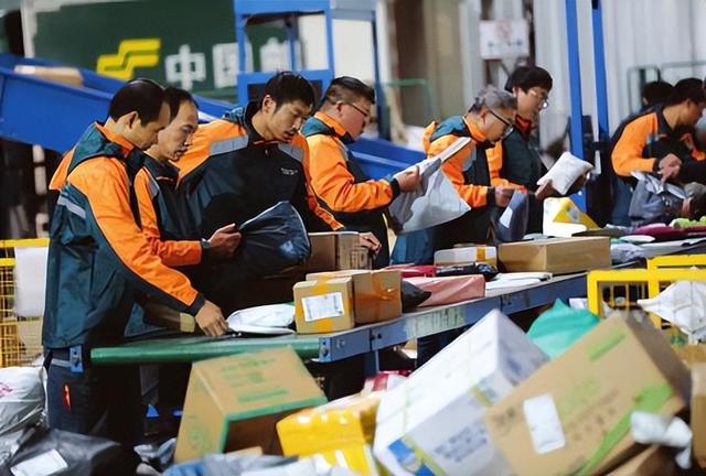 从“月入几万，加盟就赚”到仓皇逃离，为何快递驿站没人接盘了？