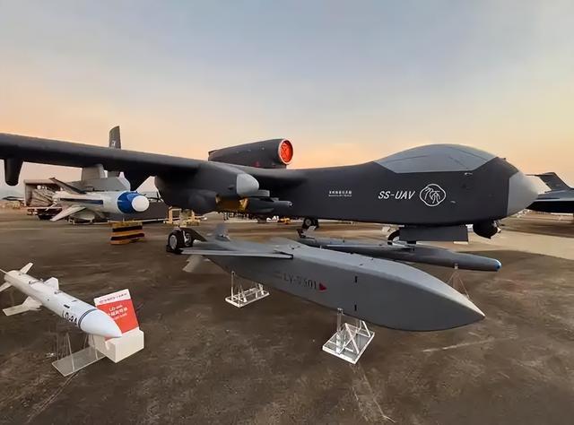 高空隐形“大蝙蝠”首飞，一周内中国亮相两种新概念无人机