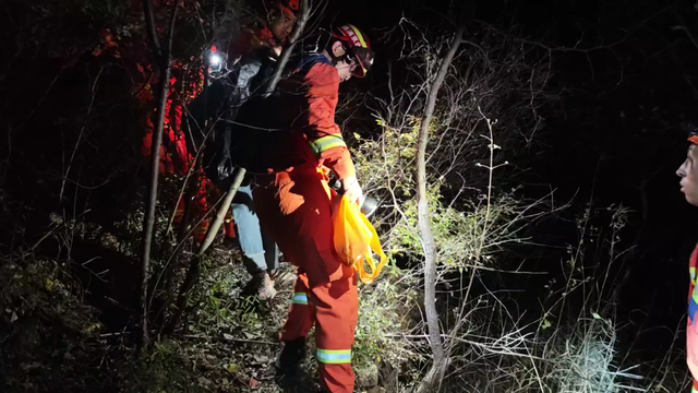 一对夫妻登山赏秋一人迷路，北京市门头沟消防提醒：安全第一