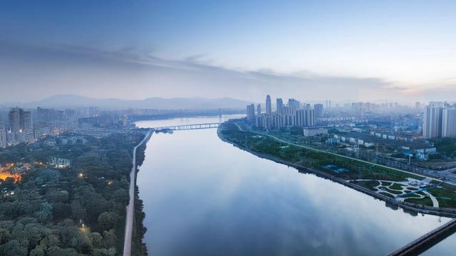 元旦开放！滨江、拥有襄阳唯一无边界悬浮泳池，新地标！