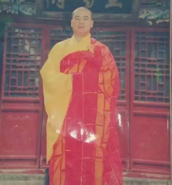 他是释永信师弟，自诩武僧总教头，比释永信更过分，因涉黑被捕