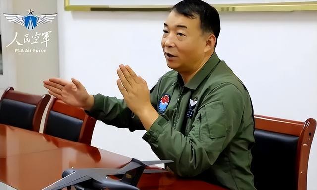 阅兵女机长身份曝光！私生活被扒牺牲太大，老公不简单，央视点名