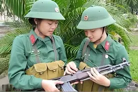 79年参战老兵：戴越军帽子好玩，班长让赶紧取下以免被战友毙掉图片