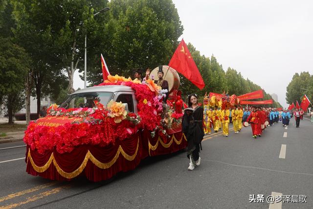湖北：云梦国庆大巡游 楚韵风华映盛世 祥云欢歌庆华诞