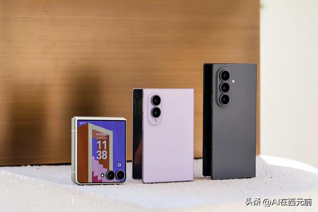 “阔折叠”三星Galaxy Z Fold8上手，看书看视频合适不过