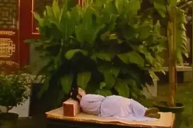 李纨午睡不拉窗帘，仆人看到她的睡姿，她是被逼无奈还是故意为之图片