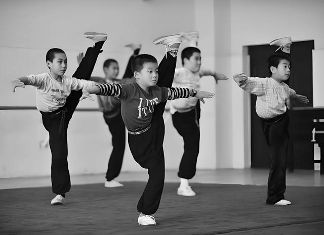 “沙僧”扮演者刘大刚病逝，他56岁前没生过病，与平凡妻子爱一生