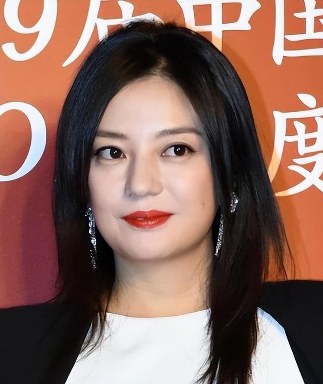 封杀四年，49岁赵薇突传消息，因胃癌去世传闻5个月前就真相大白