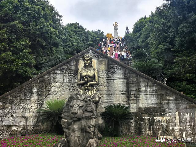 一个四A级景区的酒厂，最贵的酒要卖88万，咱买不起但免费喝得起