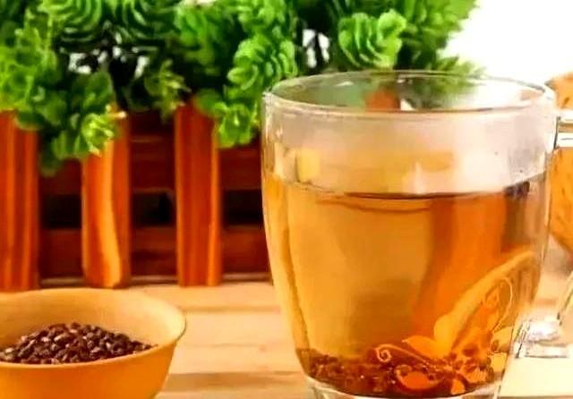 腹部似“怀孕”，山楂与此物泡水，专减大肚腩