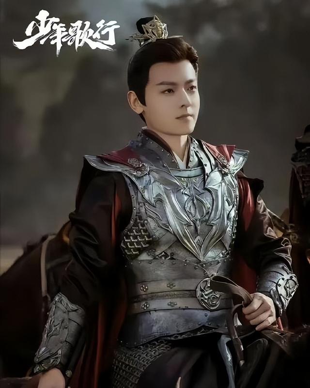 拦腰抱、湿身吻，《暗河传》2搭的他俩，贡献了全剧最大尺度