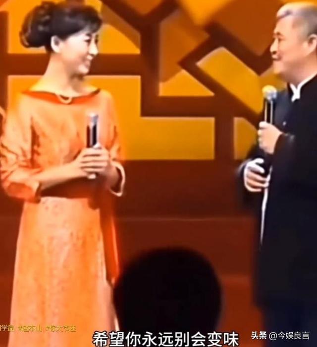 闫学晶没想到，2026年刚开年，老搭档冯巩就给她上了生动一课