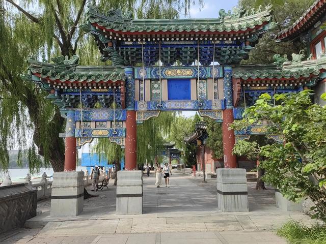 北京北海公园：五朝皇家园林！核心景区琼华岛周边美景。
