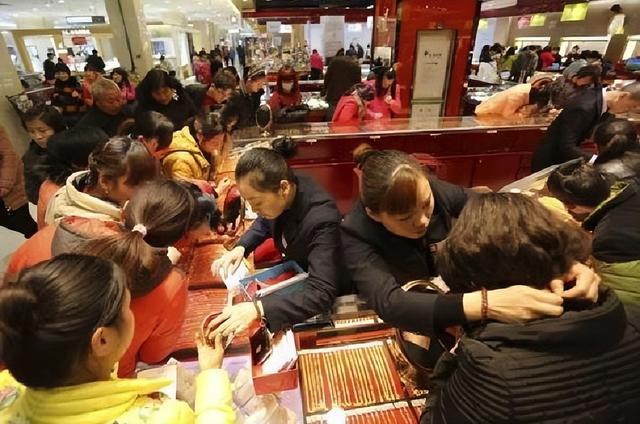 中美俄黄金储备悬殊：美8133吨，俄罗斯2350吨，中国让人意外