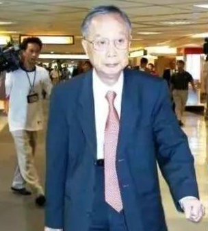 大儿子沉迷美色无心家业，二儿子败光400亿，一世英名被后代毁掉