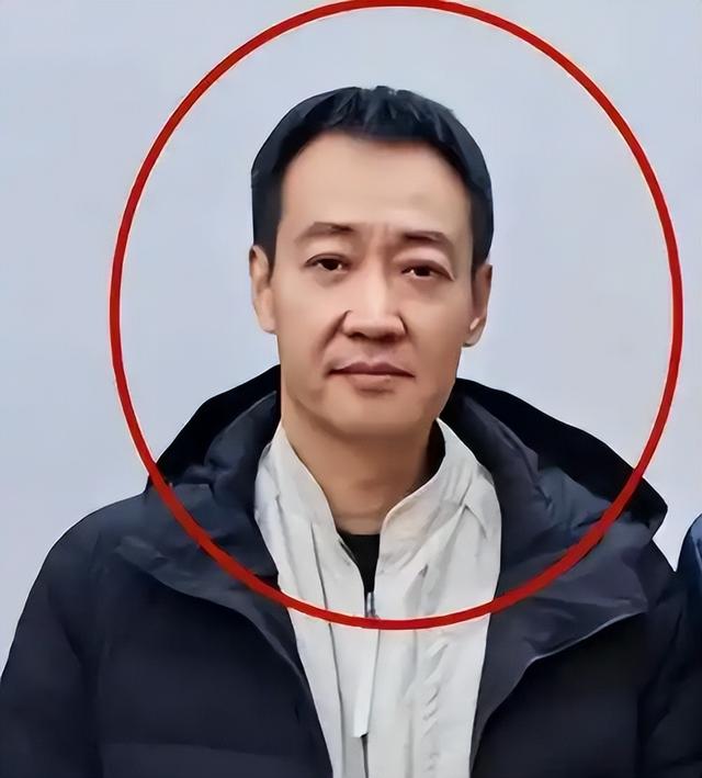 离春节不到2个月，52岁辛柏青高调官宣喜讯，朱媛媛总算能安心了