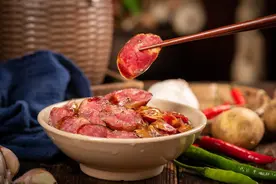 香肠灌好后，“晒干”还是“风干”？很多人搞错，难怪会发霉变臭图片